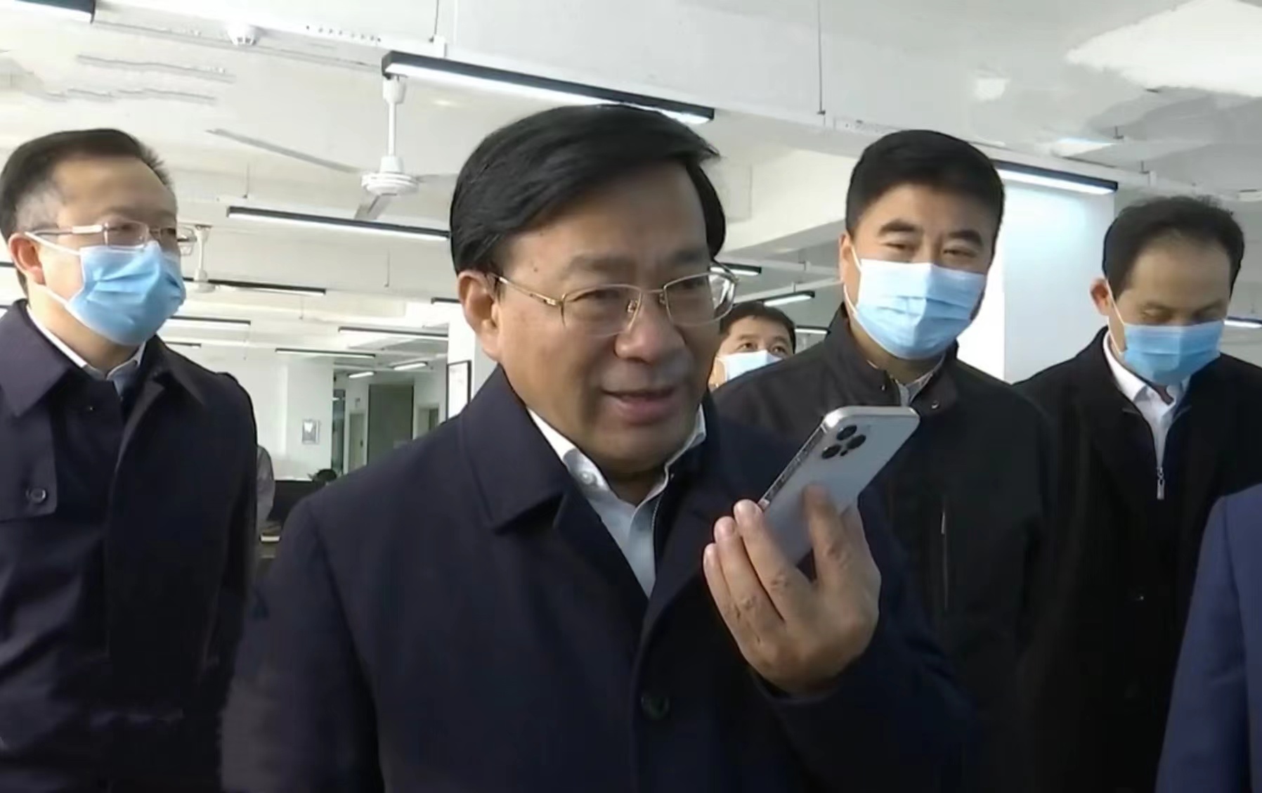 19 吉林省委副书记、省长韩俊光临云顶集团3118伊通供热 2021.11.2.jpg