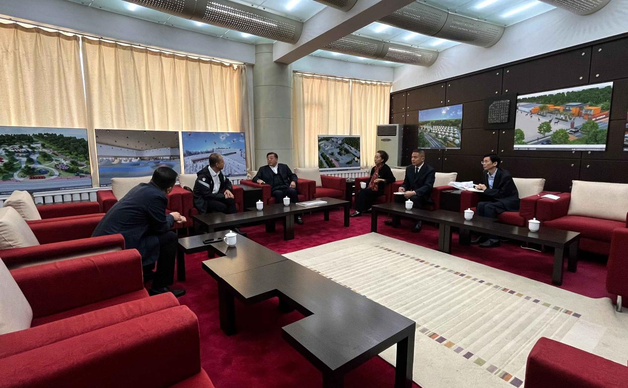 16.吉林省体育局训练较量处主任及云顶集团3118集团有关辅导出席南山体育项目合作洽谈会(调色调).png 16.吉林省体育局训练较量处主任及云顶集团3118集团有关辅导出席南山体育项目合作洽谈会(调色调).png