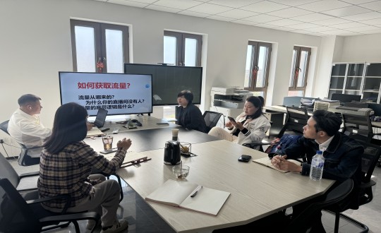 3.云顶集团3118·南山温泉城营销团队新媒体运营培训现场_副本.jpg