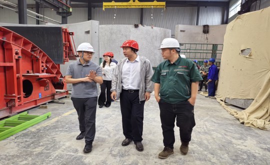 2024年7月5日，市建委初审工作组一行到访装配式总公司实地调查调研_副本.jpg