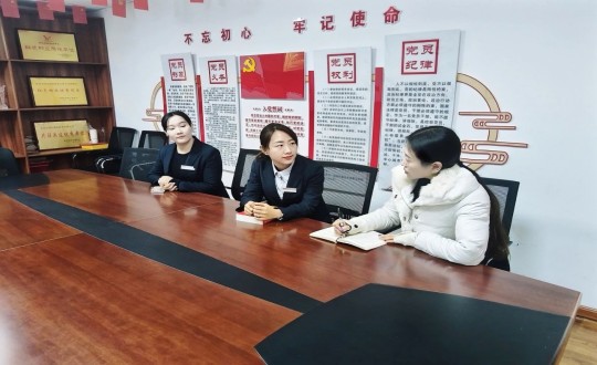 13.敦化市成功街路文苑社区非公党建领导员林琳光临物业总公司敦化项目党支部发展摸排走访工作_副本.jpg