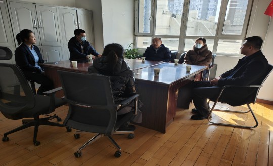 14.长春市绿园区政协副主席关爱民一行光临云顶集团3118物业金地梧桐华府视察工作_副本.jpg